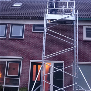 Veiligheid Eerst: Waarom de Zonnepanelenlift een Must-have is voor zonnepanelen installateurs