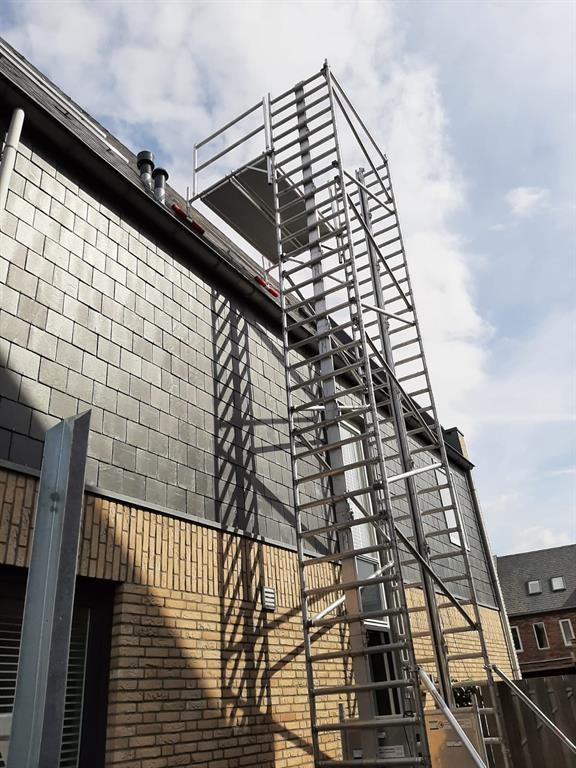 Rolsteigerlift Bouwlift met een uitwijkconsole