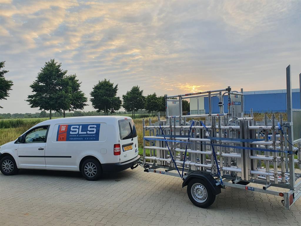 Verhuur rolsteigerlift met aanhanger afsluitbaar