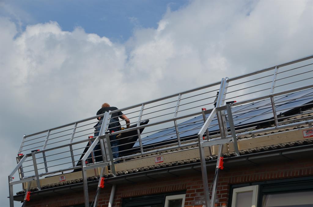 rss roof edge protection sloping roofs in use 15