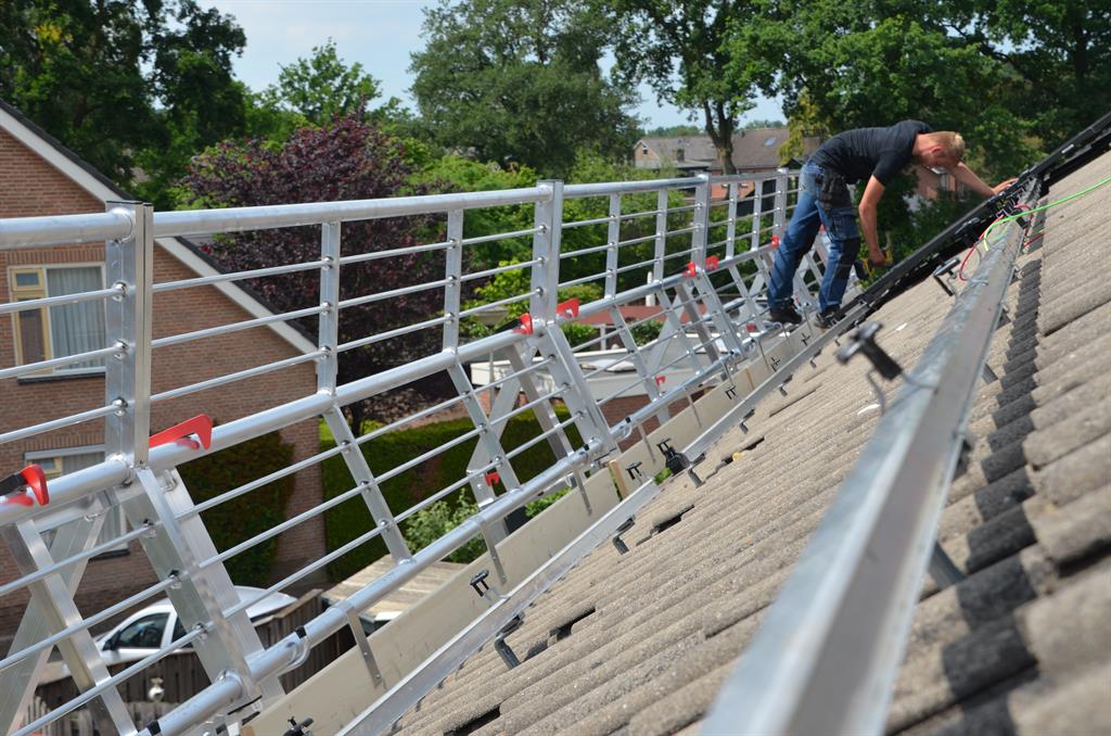 rss roof edge protection sloping roofs in use 16