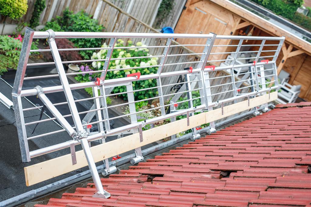 rss roof edge protection sloping roofs in use 7